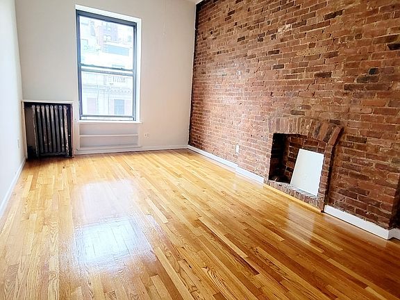 3rd image of 31 W 74th St #5A