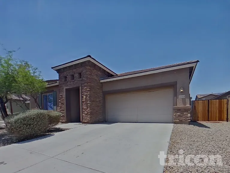 15744 W Pierce St — Photo 2