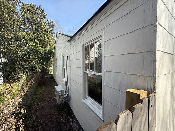 3rd image of 3518 Admiral Dr