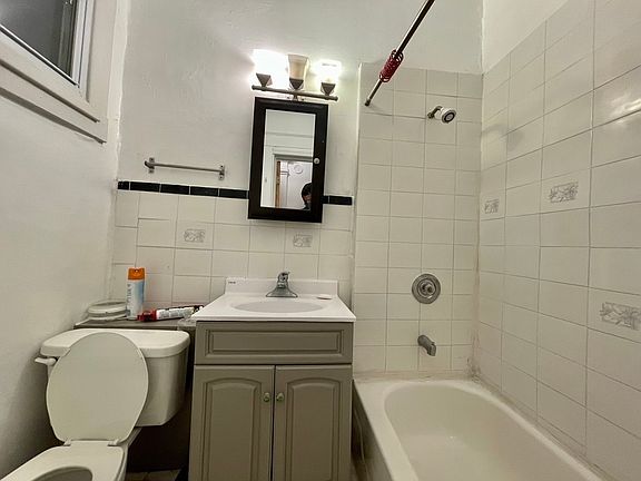 5th image of 162 Underhill Ave #3B