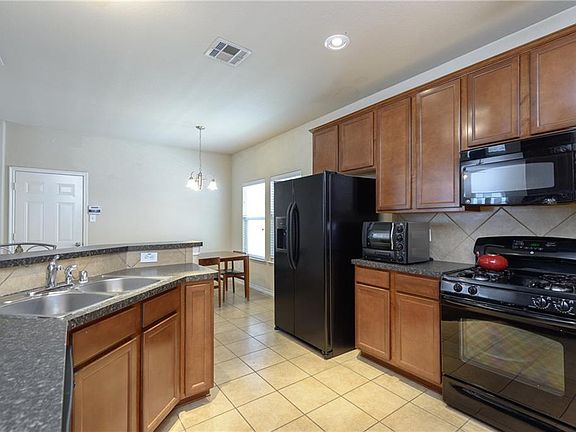 3rd image of 928 Appalachian Ln
