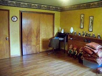 5th image of 40 Bodine St
