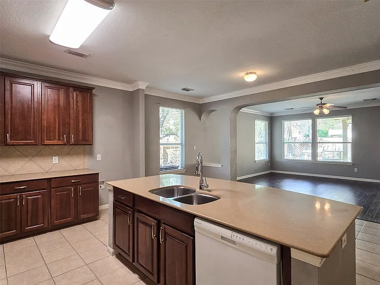 600 S Frontier Ln — Photo 8