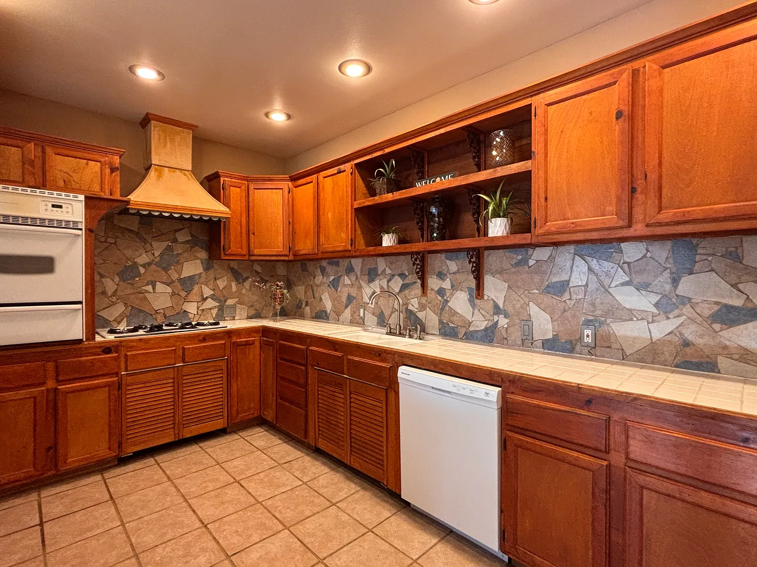 2 bed, 987 sqft, $2,600 — Photo 2
