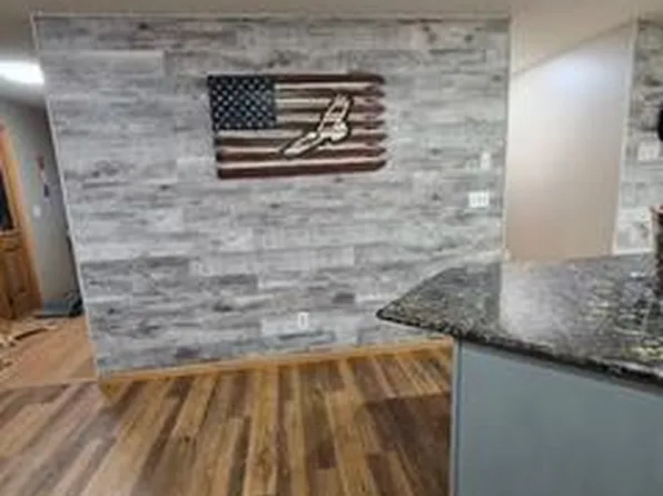 901 Geneva Dr, Alexandria, MN 56308