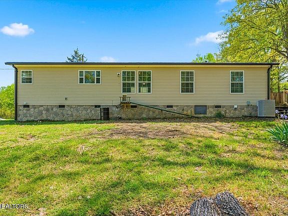 4th image of 810 Stevens Ln