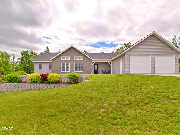 205 Russet Ln, Walhalla, ND 58282