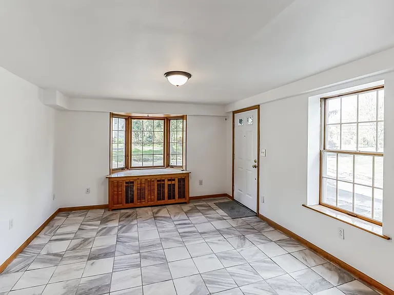1425 N Line St — Photo 8