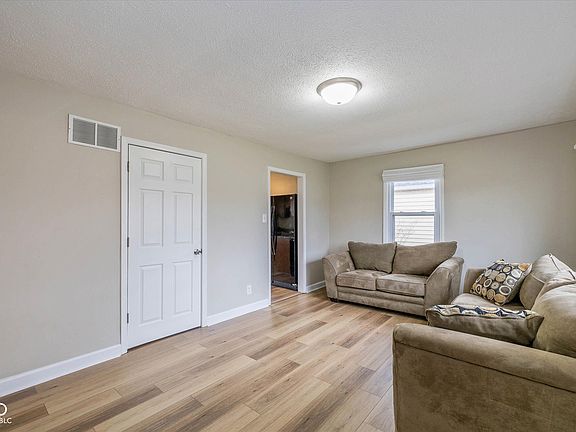 2nd image of 420 N 15th Ave