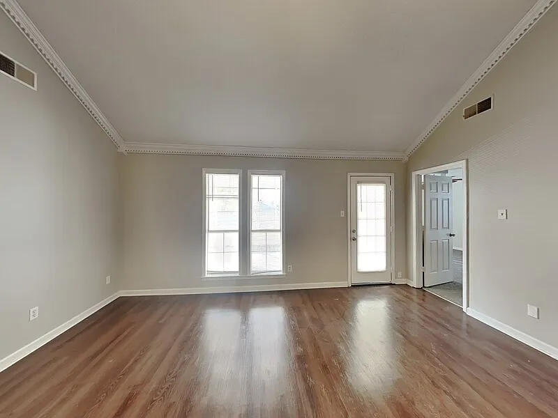 3 bed, 2.0 bath, 1600 sqft, $1,695 — Photo 3