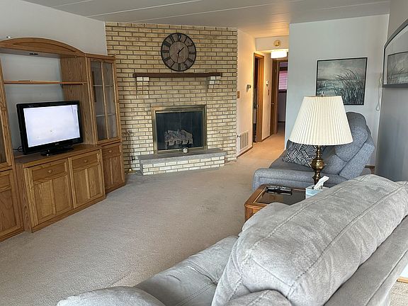 2nd image of 16518 Crescent Ave APT 1N