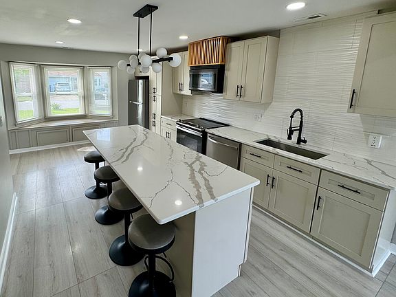 4th image of 1284 Bridle Creek Blvd