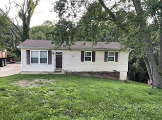 1809 Center Dr, High Ridge, MO 63049