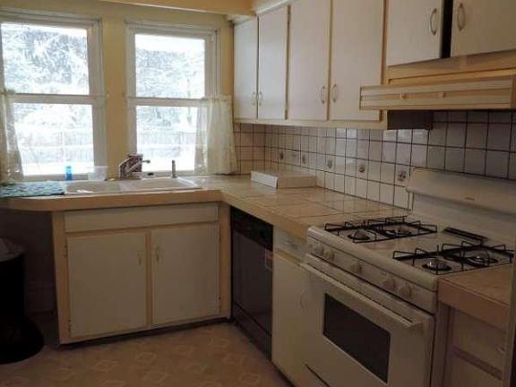 5th image of 2245 Morton Ave