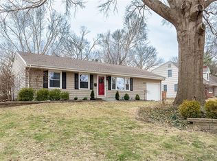 6207 W 76th St, Prairie Village, KS 66208