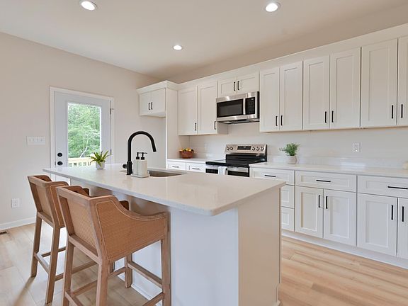 4th image of 1833 Crockett Rd