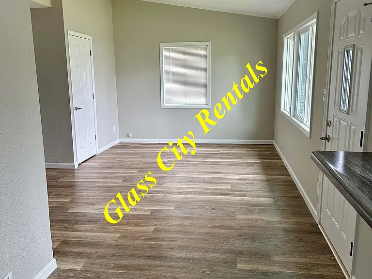 1309 Corry Ave — Photo 5