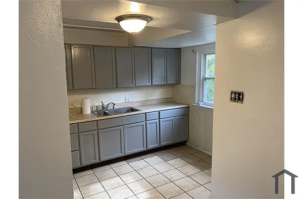 Building Photo - 10874 Spring Garden Dr