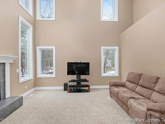 4th image of 8467 Cochise Dr