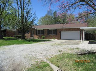 18 Crestwood Ln, Centralia, IL
