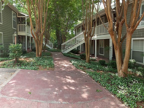 2nd image of 1606 Jackson Ave E APT 9