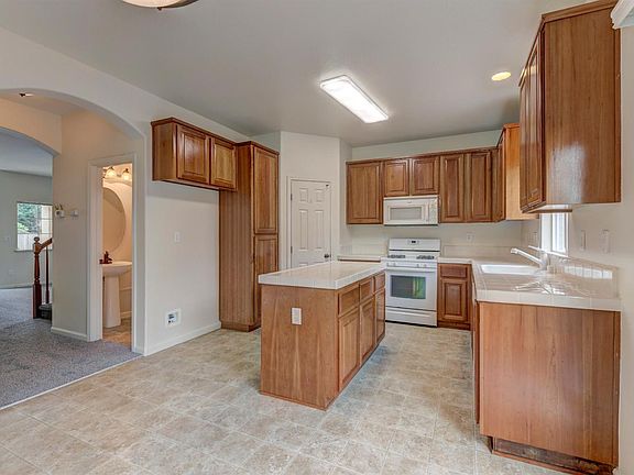 3rd image of 1596 Blue Beaver Way