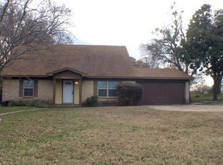 8413 Gibbs Dr, White Settlement, TX 76108