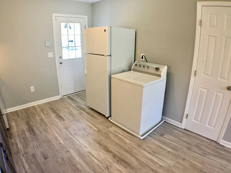 1559 Brookbank Ave #B — Photo 8