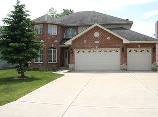 911 E Red Oak St, Addison, IL 60101