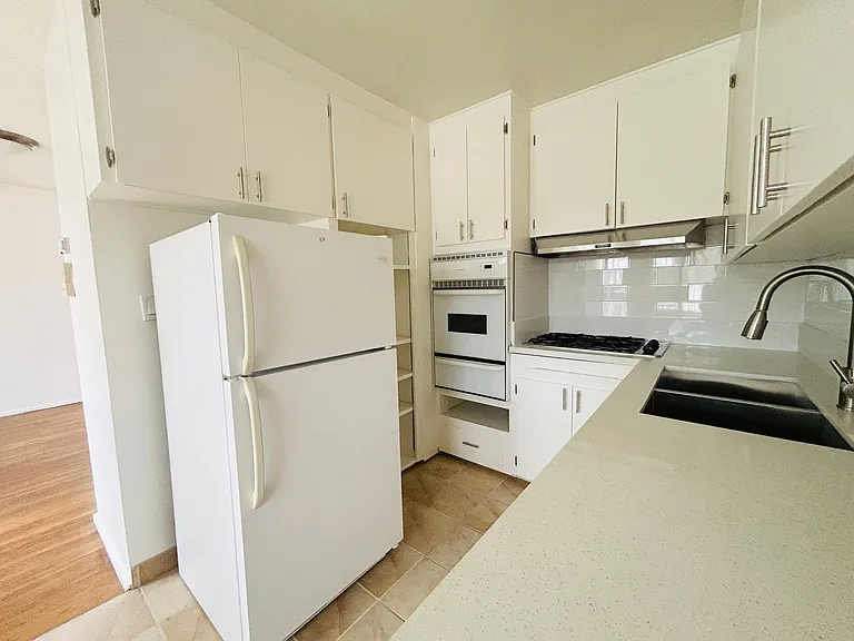 1427 Euclid St — Photo 4