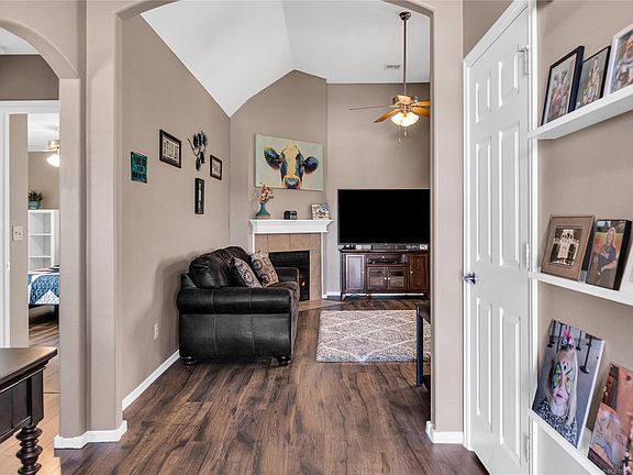 5th image of 2014 Greenleaf Ct