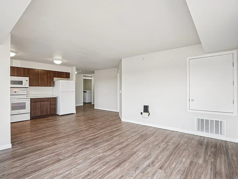 Sarazin Flats II — Photo 11