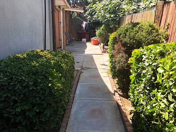 5th image of 17185 Stanford Ave