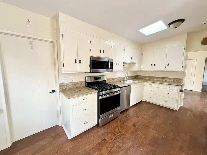 4542 Hidalgo Ave — Photo 2