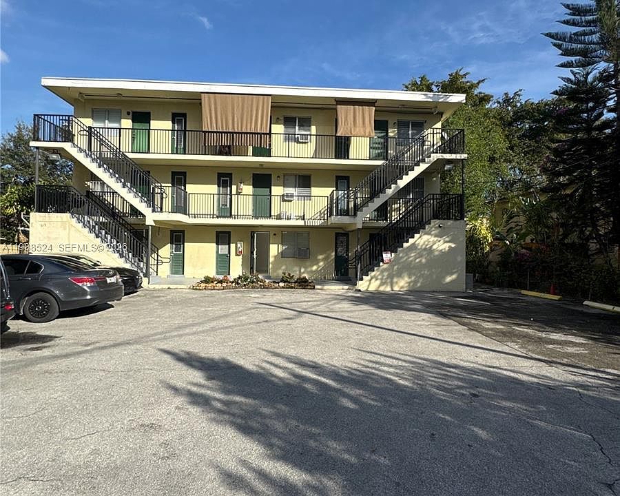 1st image of 619 SW 7th Ave APT 2