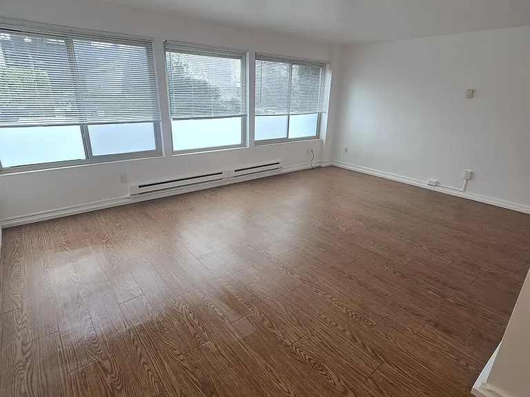 Townvue Heights Apartments — Photo 12