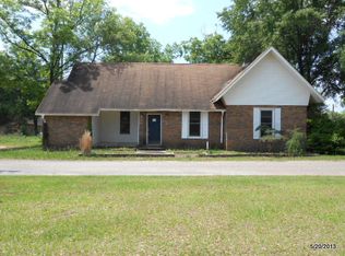 9 Mullins St, Newton, AL 36352