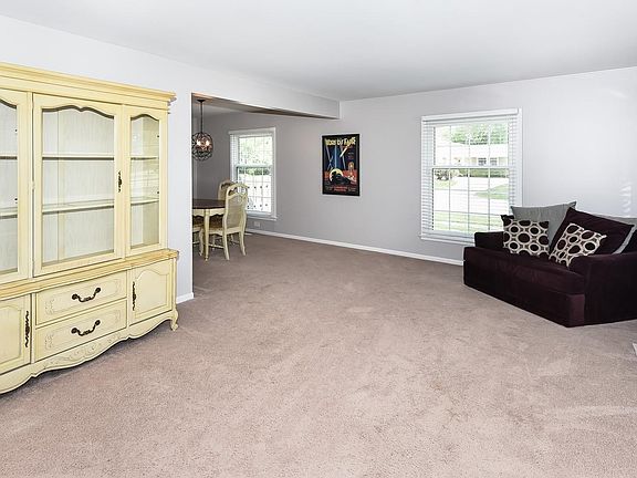 5th image of 1703 S Milbrook Ln