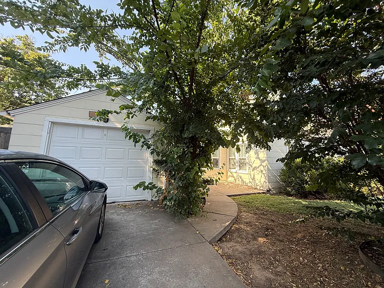 1348 S Florence Ave — Photo 24
