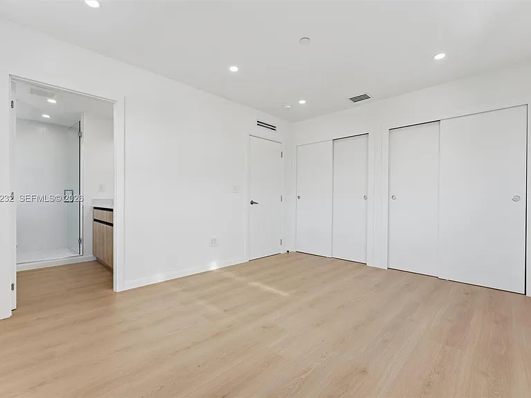824 SE 12th Ct #850 — Photo 21