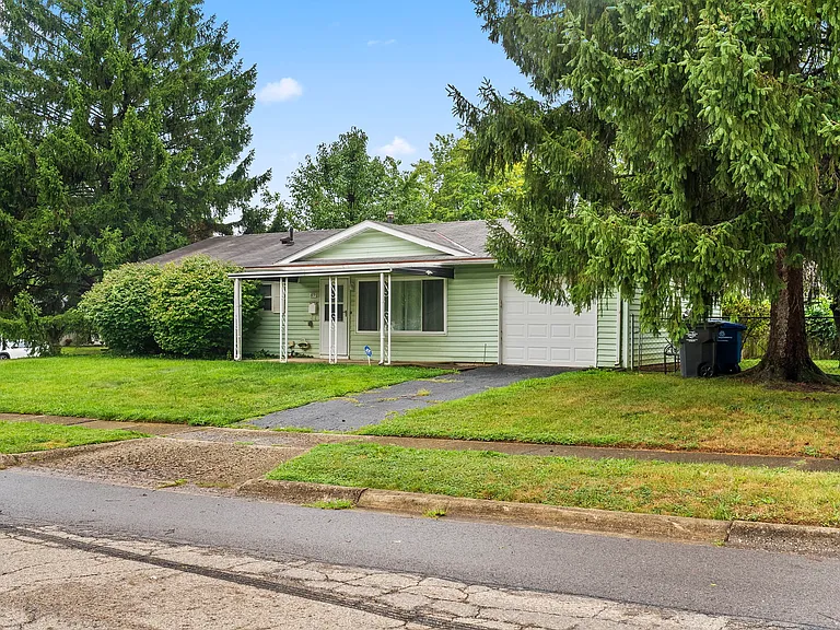 819 Pleasant Dr — Photo 2