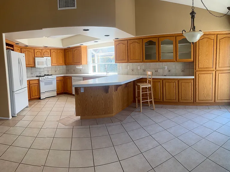 2211 Rhonda St — Photo 9