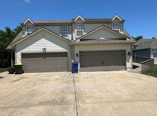 718 NE Swann Cir, Lees Summit, MO 64086
