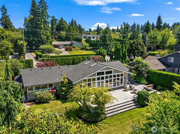3029 92nd Avenue NE, Clyde Hill, WA 98004
