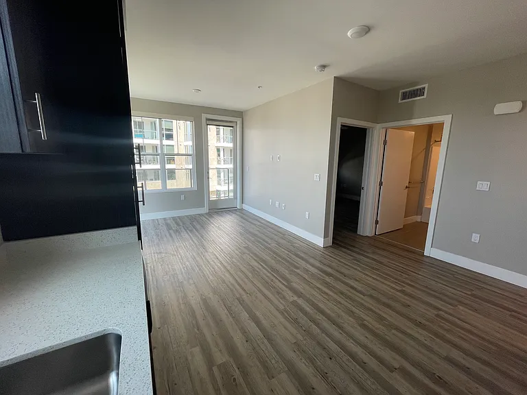 569 W Date St #502 — Photo 33