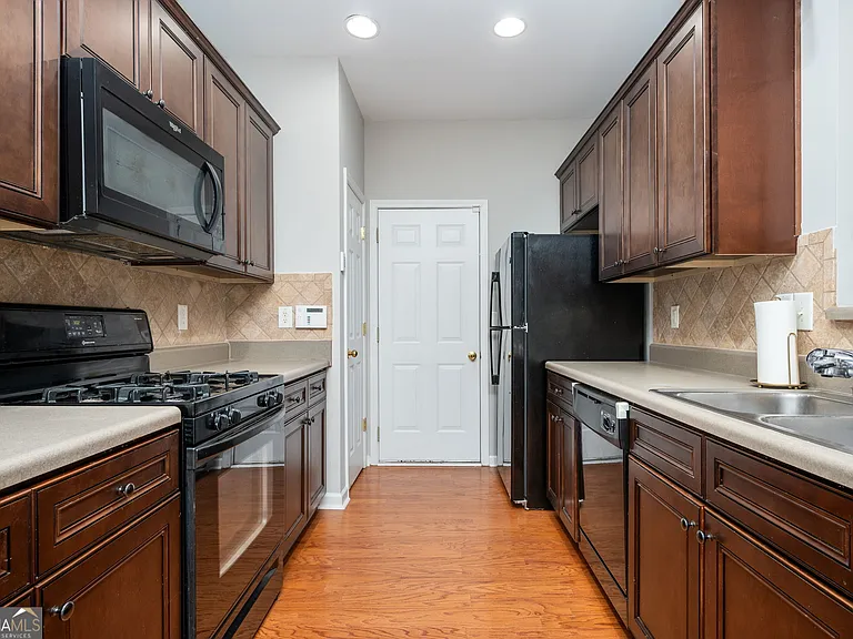 1796 Umberland Way — Photo 14