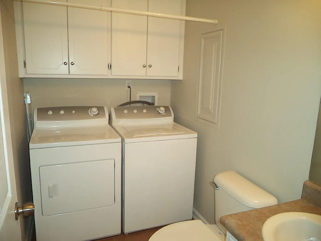 Building Photo - 203 Winthrope Ln
