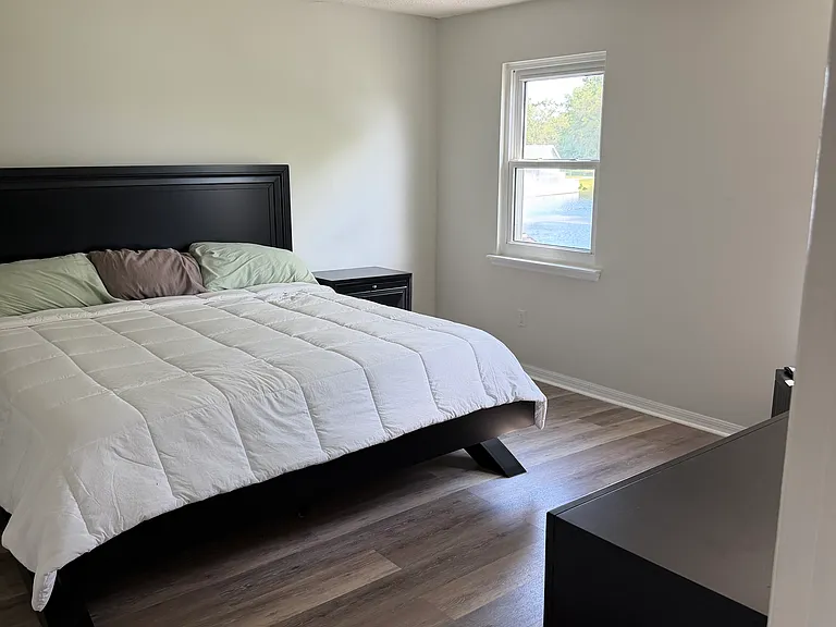 142 Hamilton Dr — Photo 3
