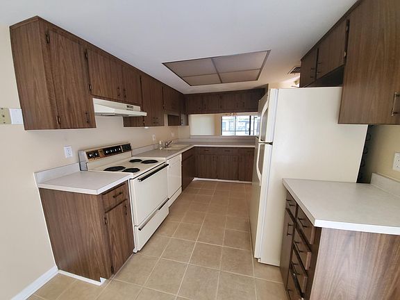 5th image of 303 Dryberry Way