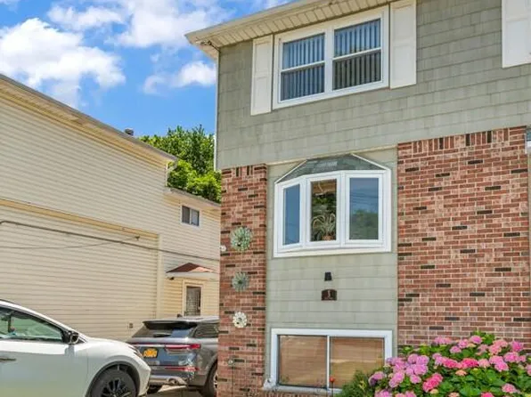 3 Clove Way, Staten Island, NY 10301